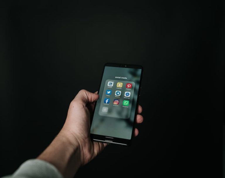 Работа с Claude AI API для генерации изображений